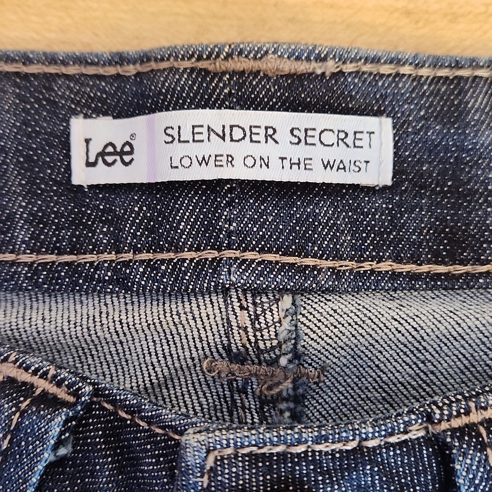 Lee Women's  Midrise Blue Jeans, size 8S - Picture 6 of 13